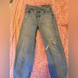 levi’s premium light blue jeans 3 hidden buttons ripped cute jeans